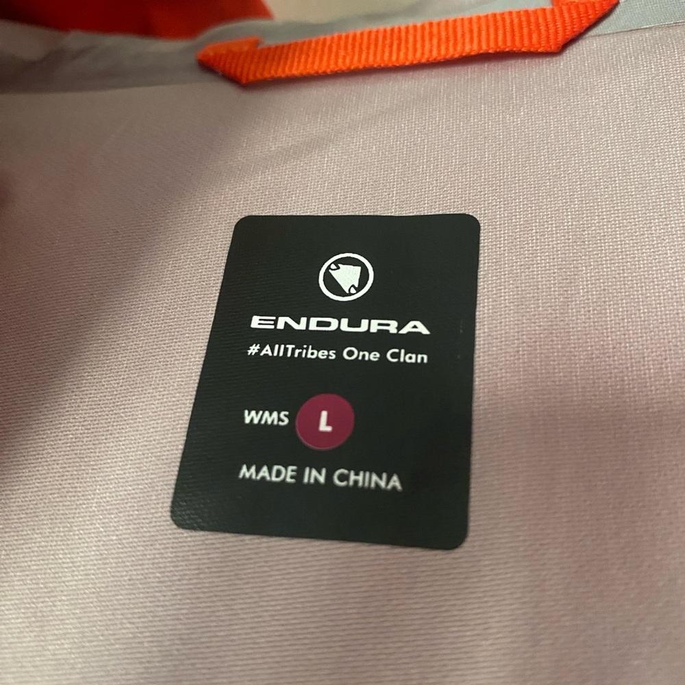 Endura Women’s Rain Jacket - Picture 9 of 9